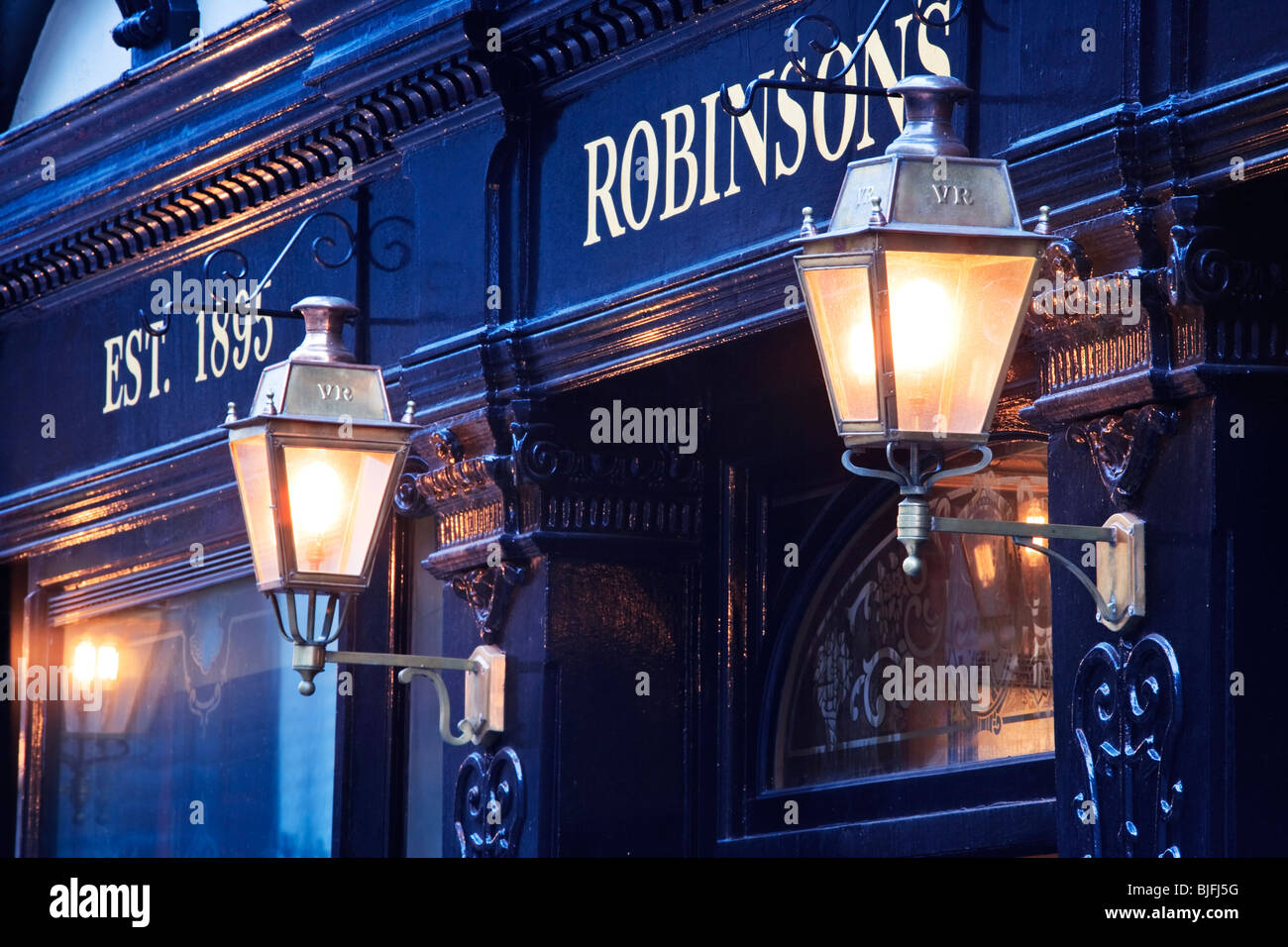 Carriage lights outside Robinsons public house on Great Victoria Street, Belfast, Northern Ireland Stock Photo