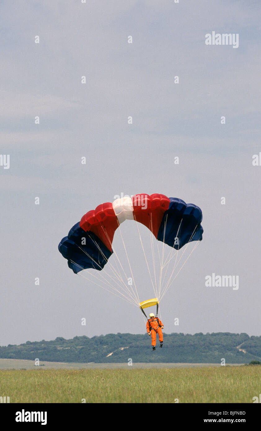 Para glider landing in a field Stock Photo Alamy