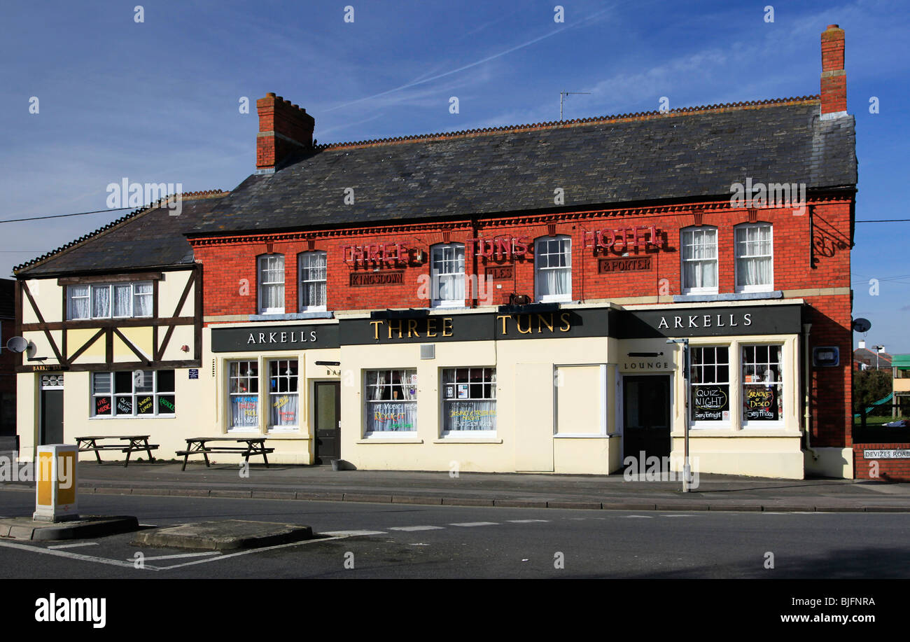 The Three Tuns pub owned by Arkells brewery in Wroughton, Wiltshire Stock Photo