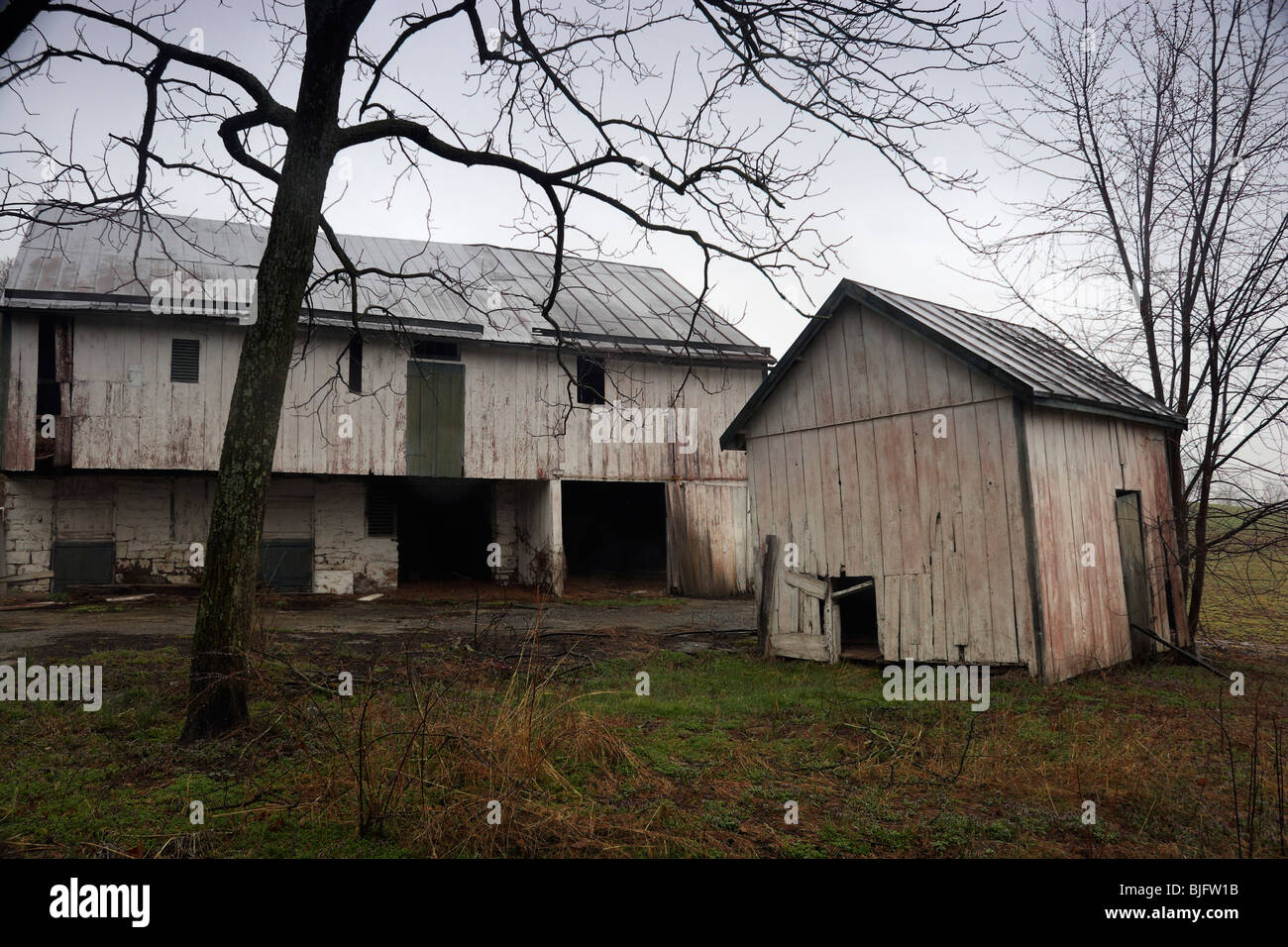 a barn and leaning shed in rural maryland stock photo 28623095 alamy