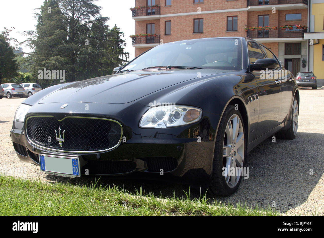 maserati luxury sports car