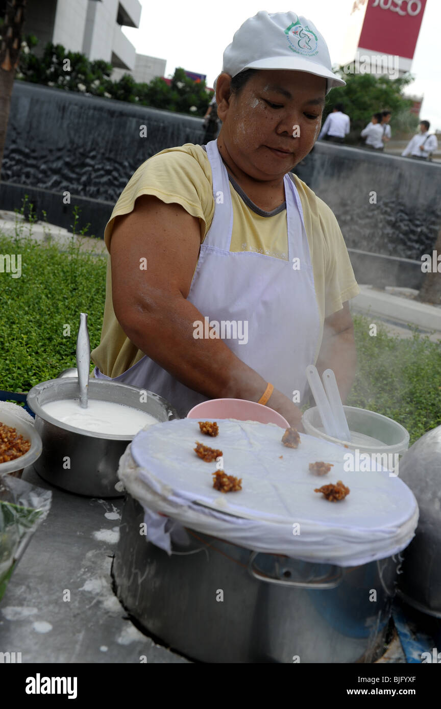 lady cooking khao gaeb pak mor (also known as steamed rice skin ...