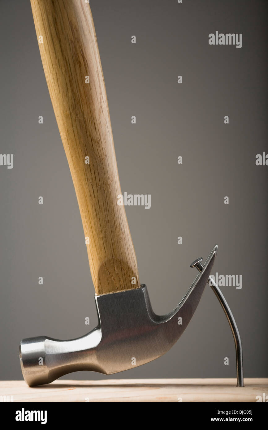 Hammer nail removing hires stock photography and images Alamy