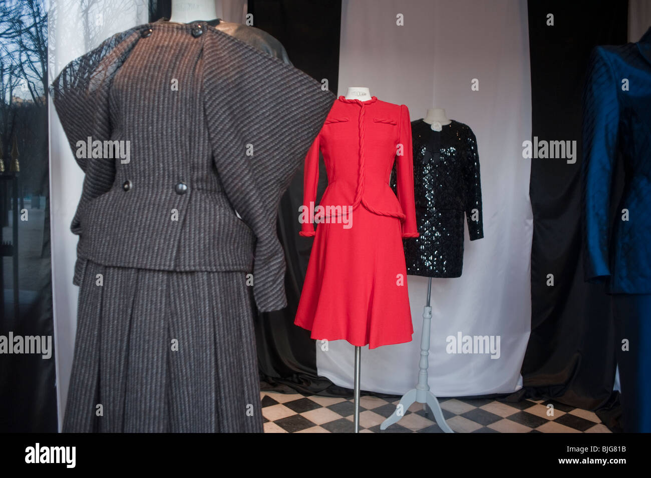 Display france clothes store hi-res stock photography and images - Alamy