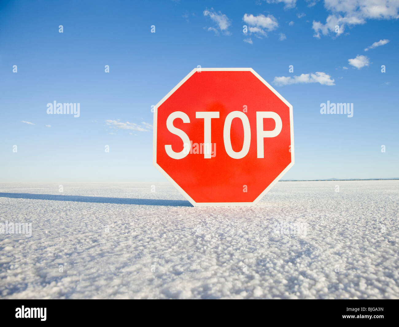 stop sign in the middle of nowhere Stock Photo - Alamy