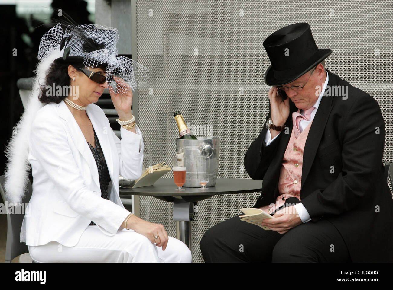 Posh people royal ascot horse hi res stock photography and images Alamy