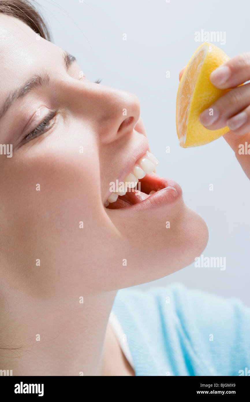 Squeeze lemon drop hires stock photography and images Alamy