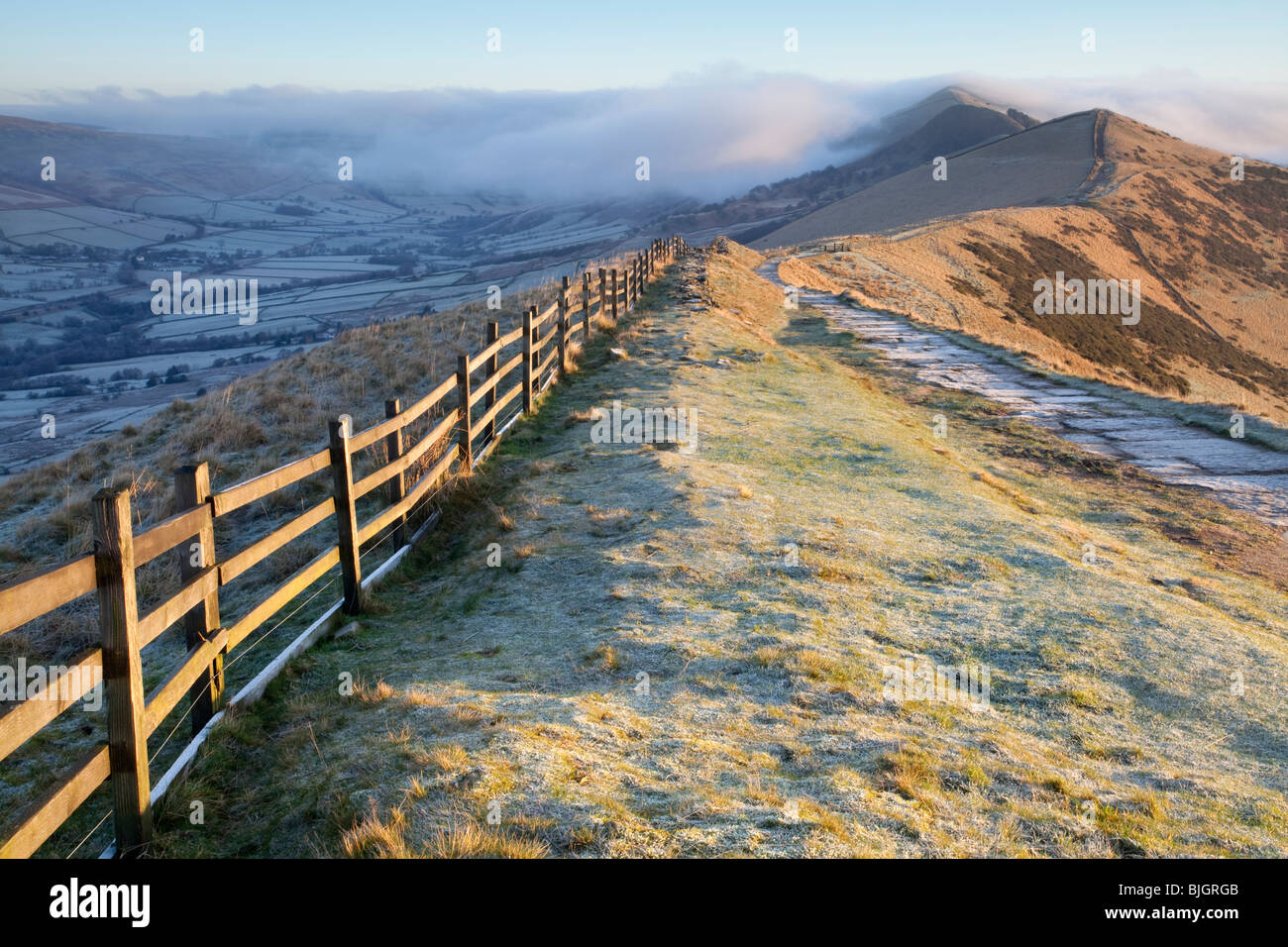 The footpath of the great ridge that follows from Mam Tor to Loose Hill & Back Tor, captured here on a frosty morning. Stock Photo