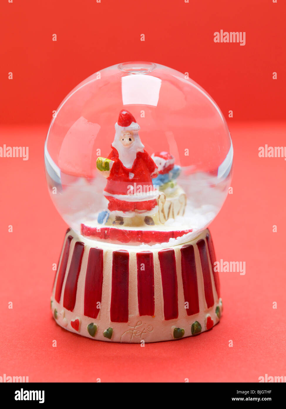 Father christmas snow globe hi-res stock photography and images - Alamy