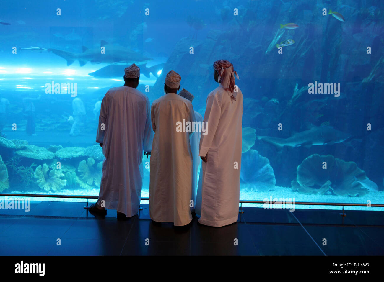 Arabs in front of the Dubai Aquarium, Dubai, United Arab Emirates Stock Photo