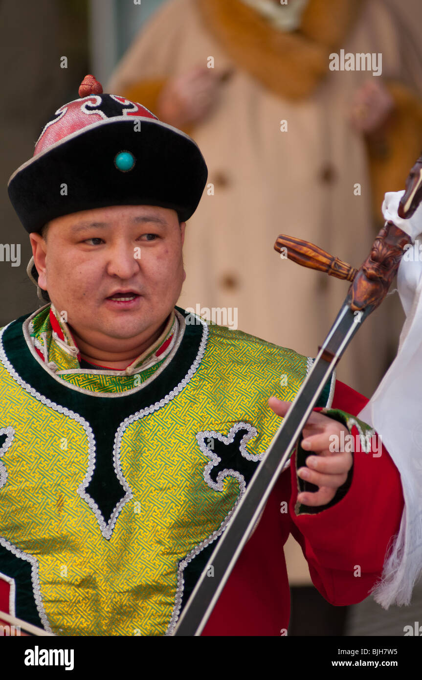 Mongolia horse head fiddle hi-res stock photography and images - Alamy