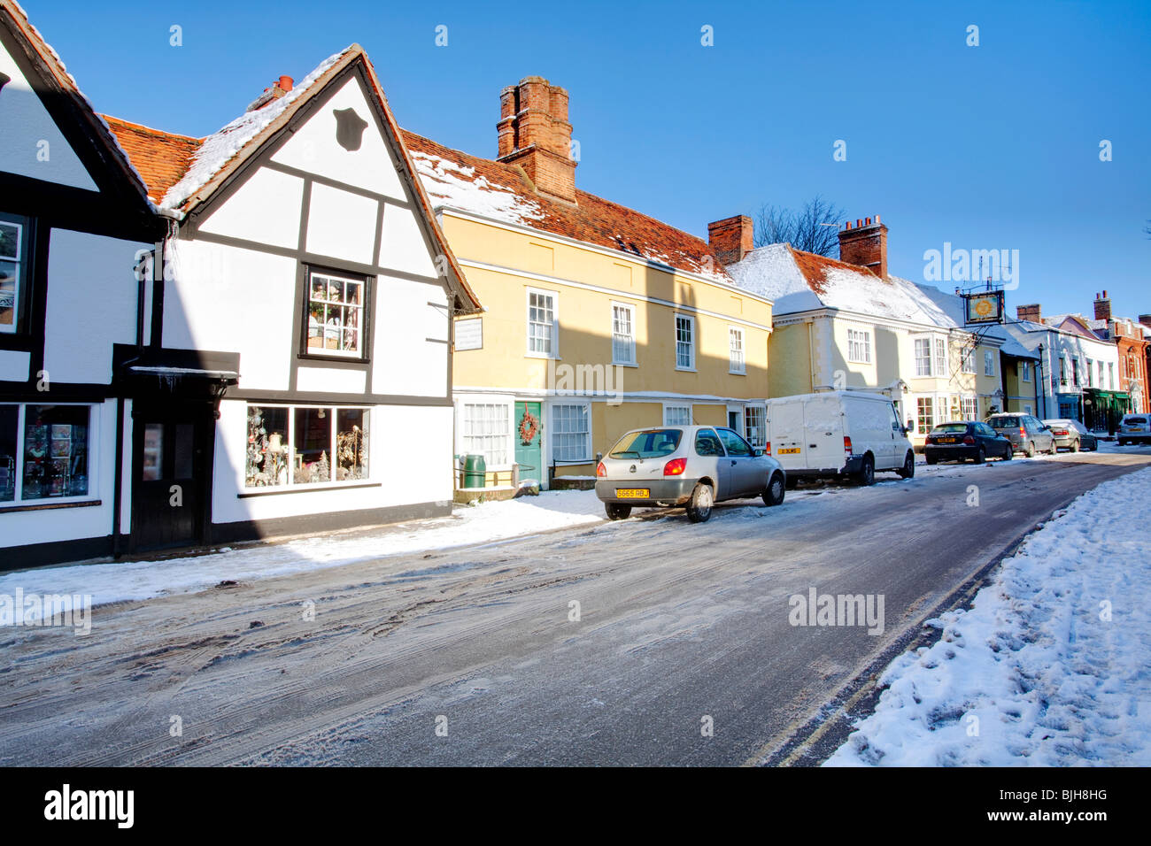 Uk winter high street snow hi-res stock photography and images - Alamy