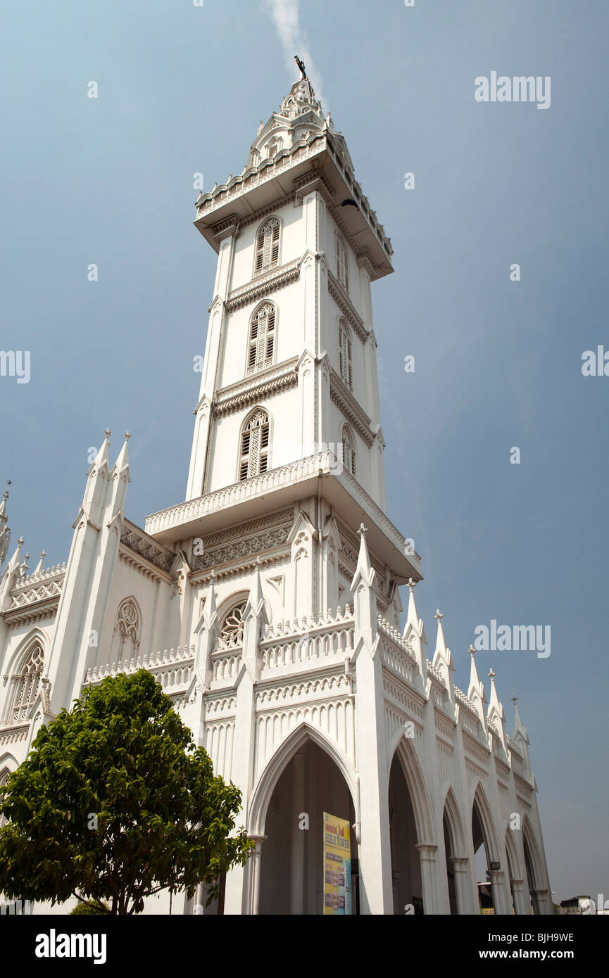 India, Kerala, Thrissur (Trichur), Catholic Basilica of our Lady of Dolours, Puttanpalli (Puthan Pally) landmark bible tower Stock Photo