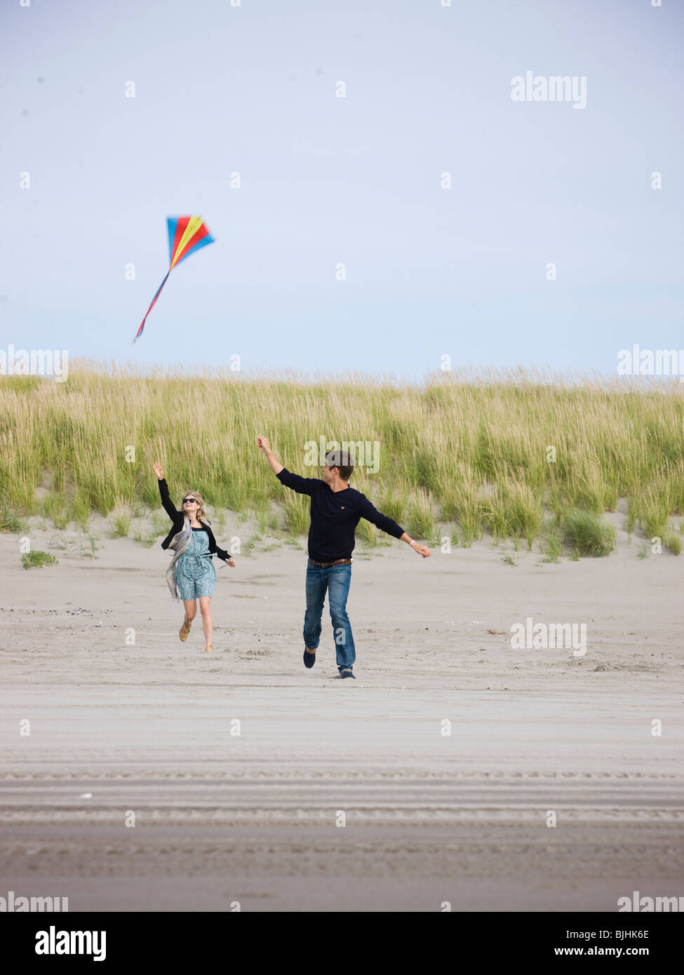 couple flying a kite at the beach Stock Photo Alamy