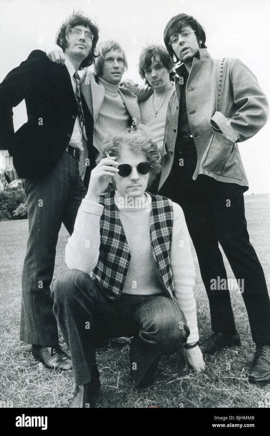 MANFRED MANN in 1966 from l: Tom McGuinness, Mike d'Abo, Klaus Voorman ...