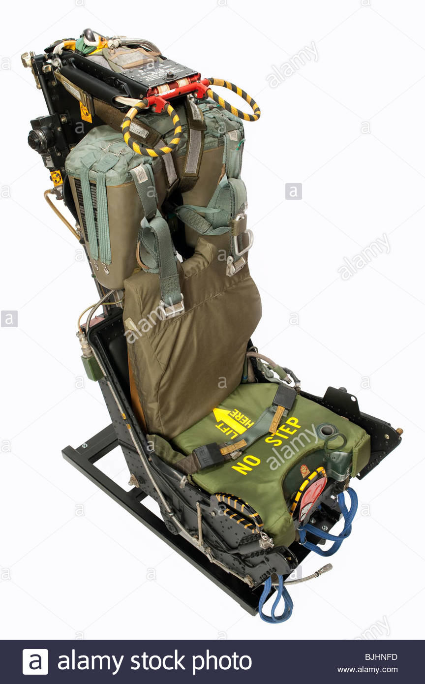 martin-baker-ejection-seat-out-of-and-f4-phantom-jet-fighter-aircraft-BJHNFD.jpg