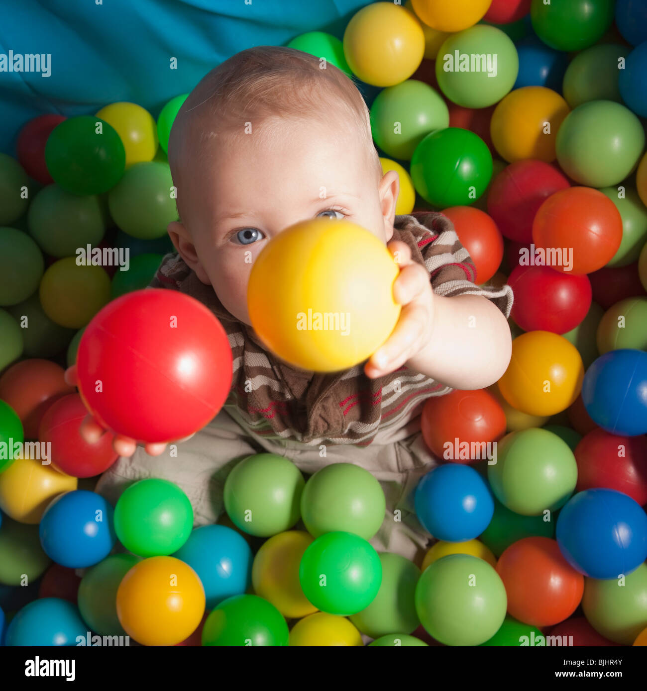 Children playing ball pit hi-res stock photography and images - Alamy