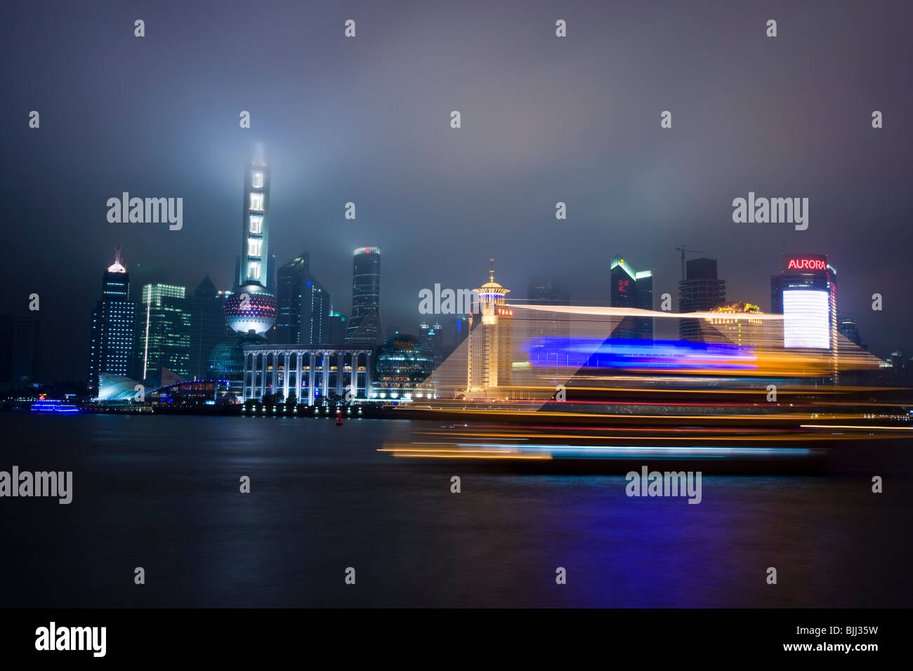 High rise urban skyline hi-res stock photography and images - Alamy