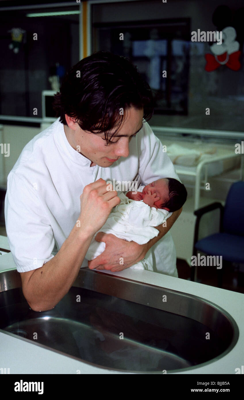 Nurse Bath Patient High Resolution Stock Photography and Images Alamy