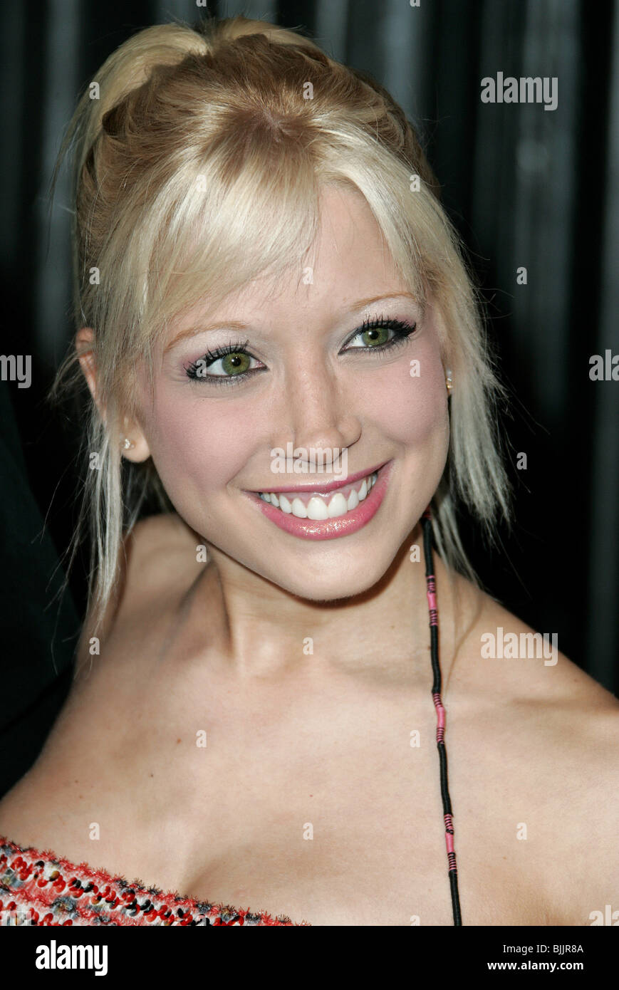 COURTNEY PELDON EXTRA TV SHOW'S 11TH SEASON PA PACIFIC DESIGN CENTRE WEST HOLLYWOOD LOS ANGELES USA 07 October 2004 Stock Photo