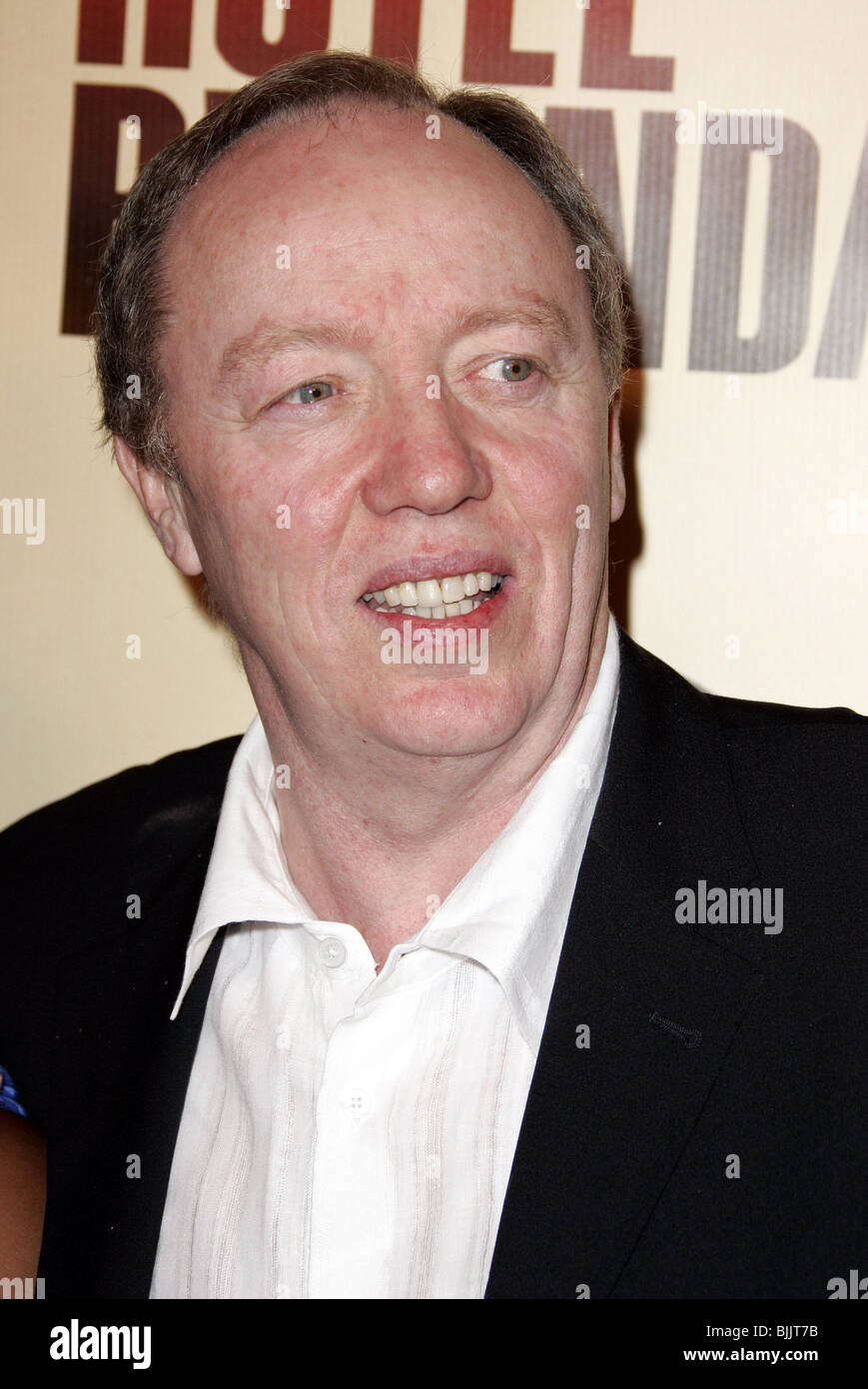 TERRY GEORGE HOTEL RWANDA FILM PREMIERE ACADEMY OF MOTION PICTURE ARTS BEVERLY HILLS LOS ANGELES U 02 December 2004 Stock Photo