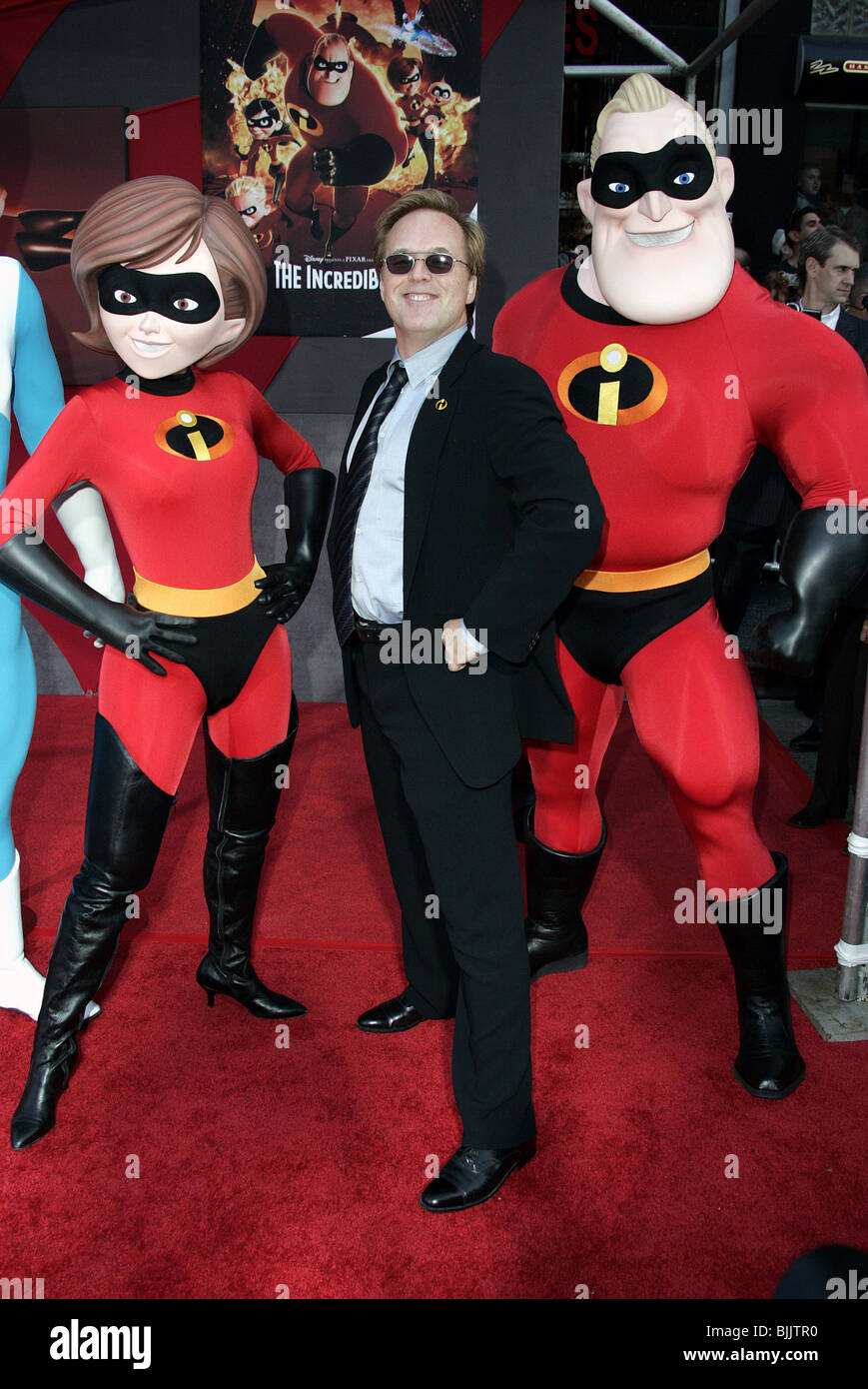 BRAD BIRD & THE INCREDIBLES THE INCREDIBLES WORLD PREMIER HOLLYWOOD LOS ANGELES USA 24 October 2004 Stock Photo