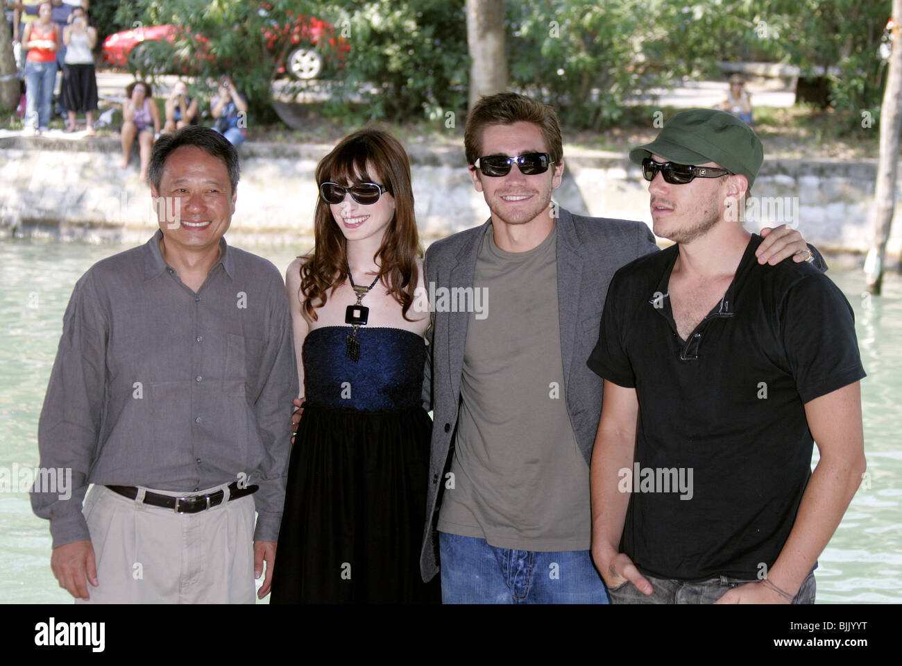 ANG LEE ANNE HATHAWAY JAKE GYLLENHAAL & HEATH LEDGER BROKEBACK MOUNTAIN PHOTOCALL. CASINO LIDO VENICE ITALY 02 September 2 Stock Photo