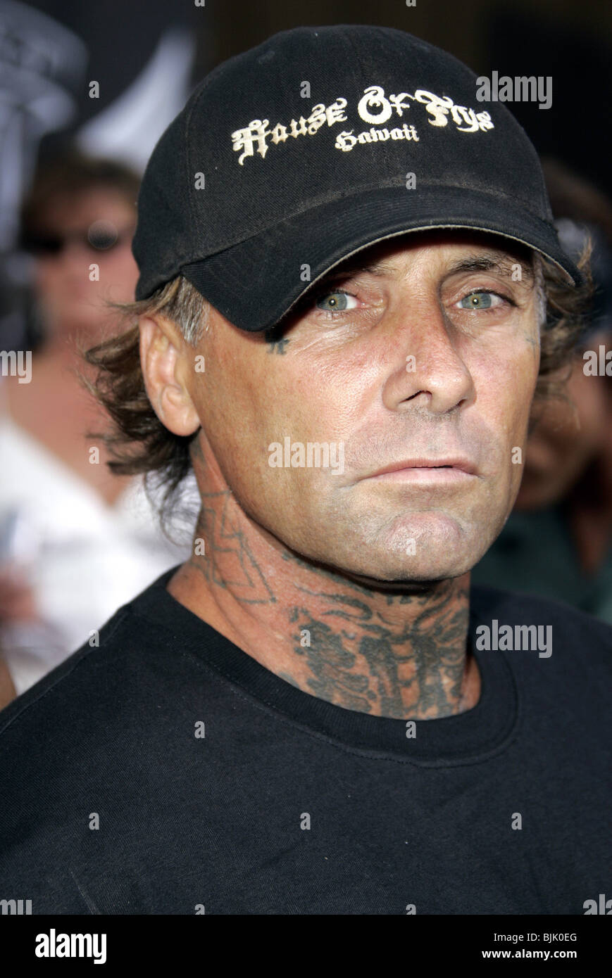 JAY ADAMS WIFE & KID LORDS OF DOGTOWN WORLD PREMIE CHINESE THEATRE HOLLYWOOD LOS ANGELES USA 24 May 2005 Stock Photo