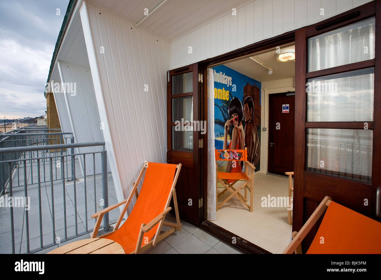 beach pod interior, contemporary holiday beach hut, designed by Wayne Hemingway, Overstrand, Boscombe, Bournemouth Stock Photo