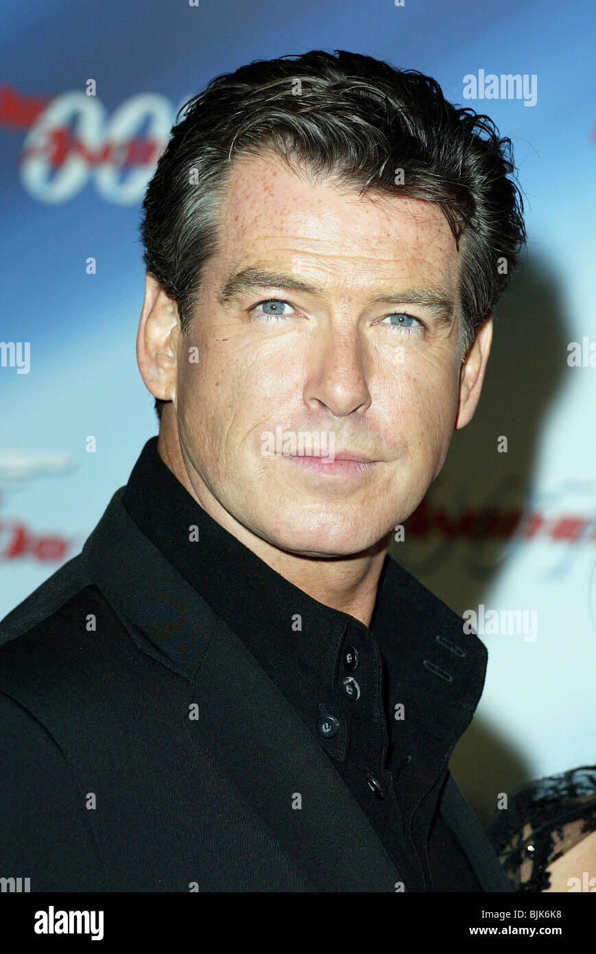 PIERCE BROSNAN DIE ANOTHER DAY LA PREMIERE SHRINE AUDITORIUM LOS ANGELES USA 11 November 2002 Stock Photo