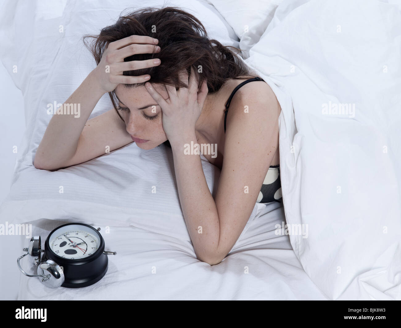 простудные заболевания. после гриппа восстановить организм. человек болеет дома. восстановление после орви. после гриппа хочется спать.