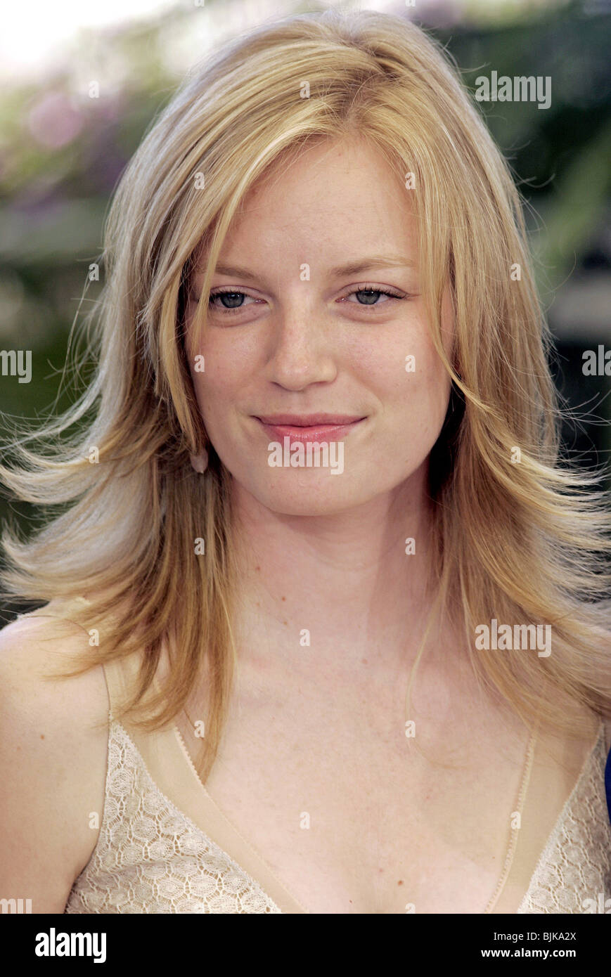 SARAH POLLEY CANNES 2005 CANNES FRANCE 19 May 2005 Stock Photo