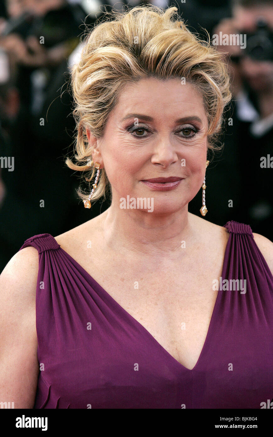 CATHERINE DENEUVE CANNES FILM FESTIVAL CANNES FRANCE 11 May 2005 Stock Photo