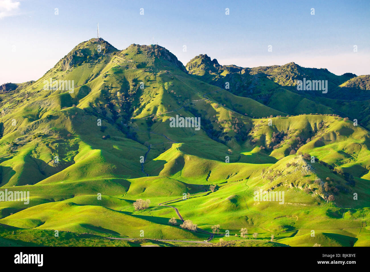 Latterlig løn assistent The Sutter Buttes in the Sacramento Valley of northern California from the  air Stock Photo - Alamy
