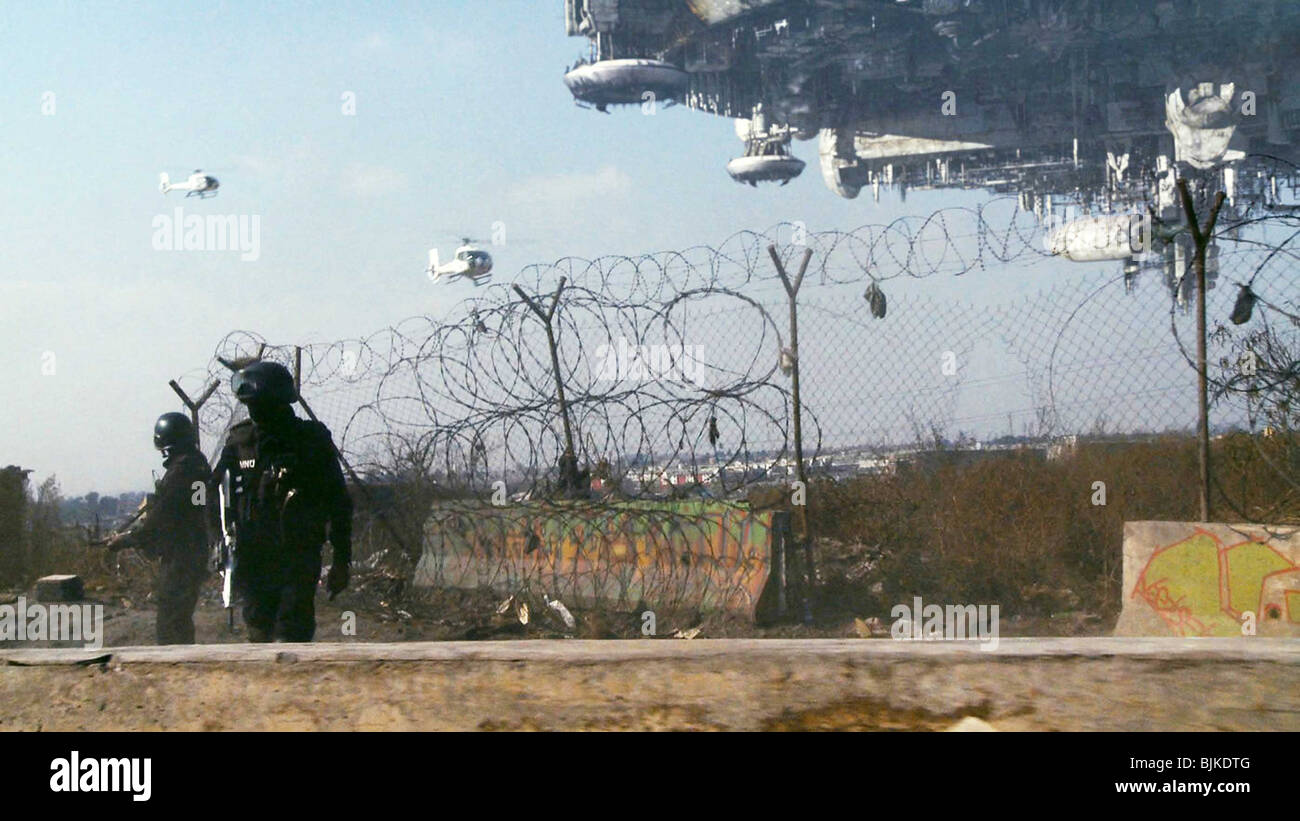 DISTRICT 9 (2009) NEILL BLOMKAMP (DIR) 005 Stock Photo