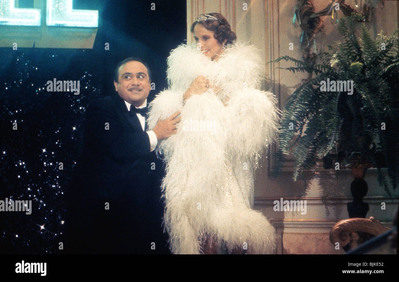 JOHNNY DANGEROUSLY (1984) DANNY DEVITO AMY HECKERLING (DIR) 005 Stock