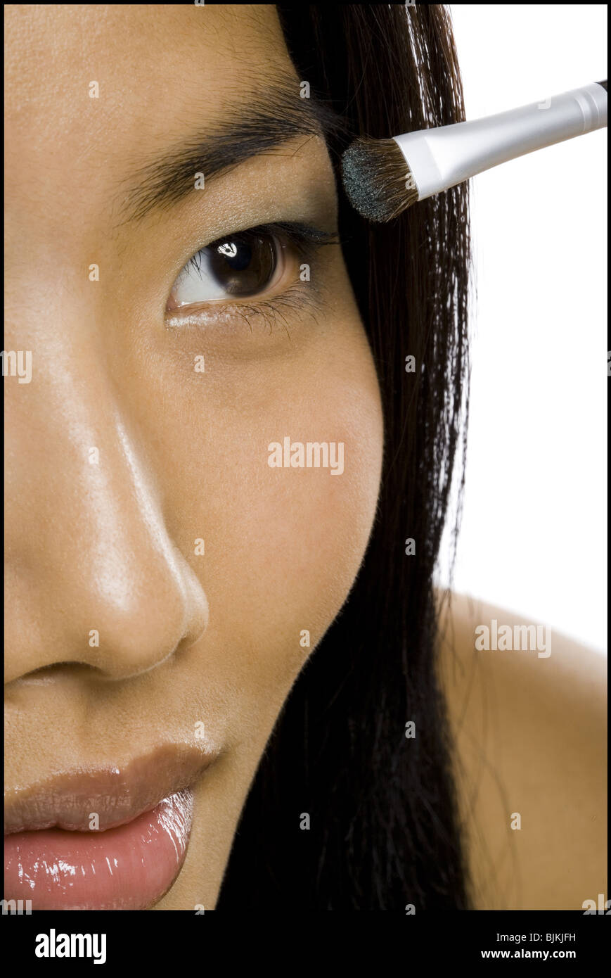 Asian woman applying up brushes hi-res stock photography and images - Alamy