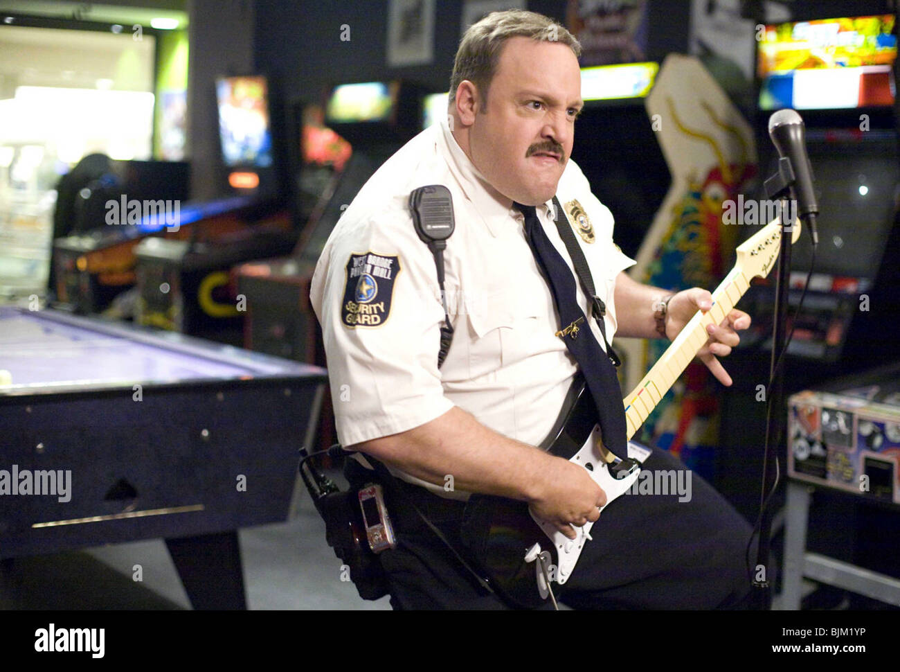 PAUL BLART: MALL COP (2009) MALL COP (ALT) KEVIN JAMES STEVE CARR (DIR) 004 Stock Photo