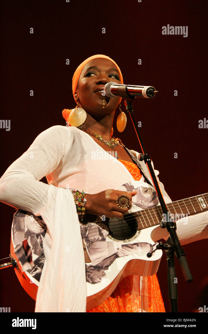 India arie hi-res stock photography and images - Alamy