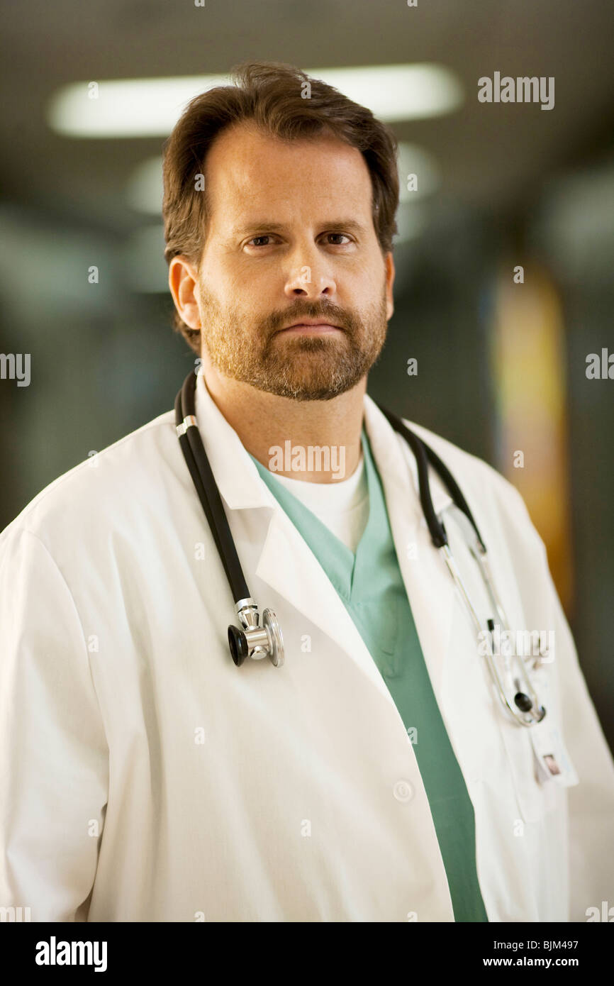 Portrait of a male doctor smiling Stock Photo - Alamy