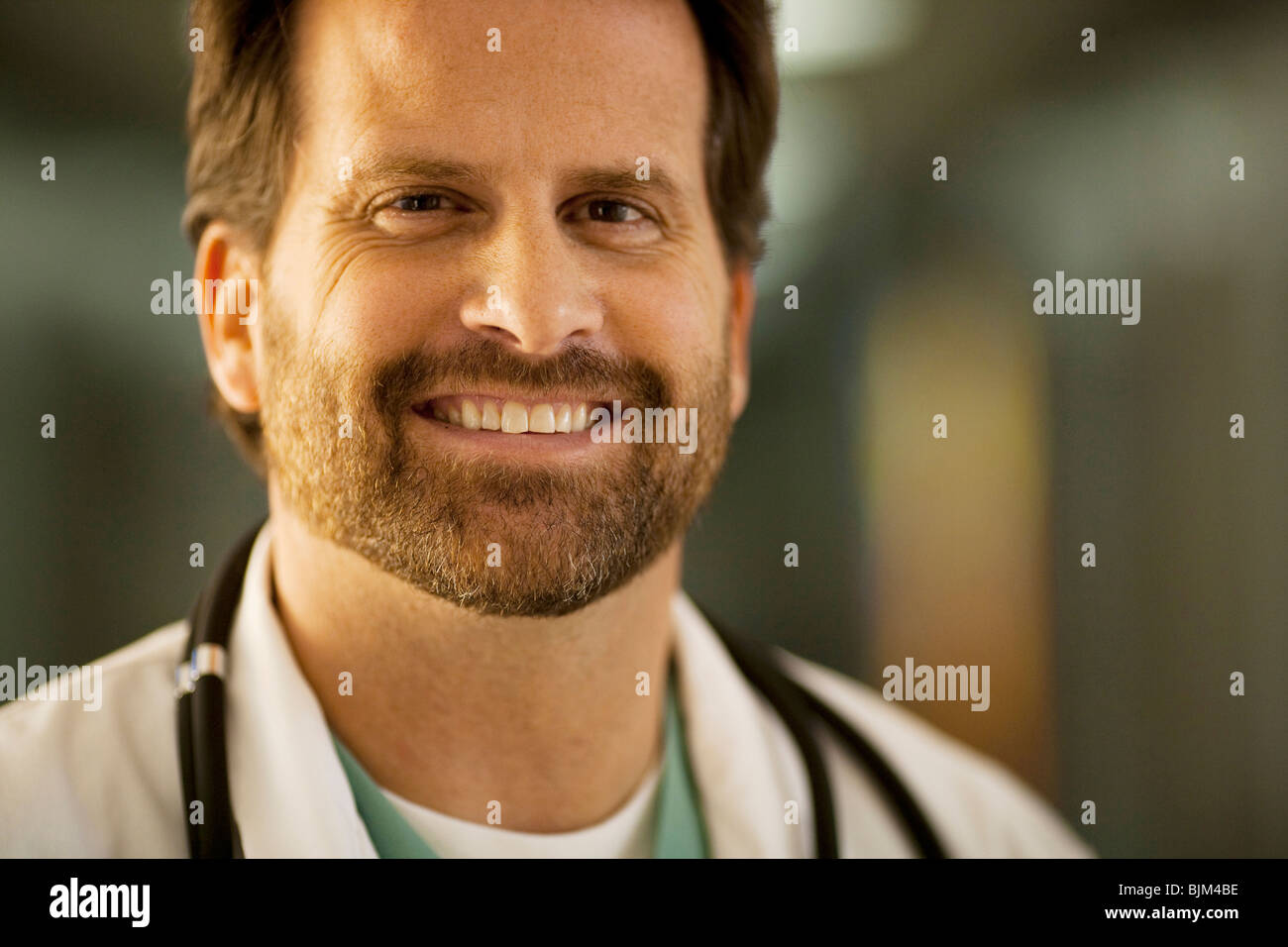 Portrait of a male doctor smiling Stock Photo - Alamy
