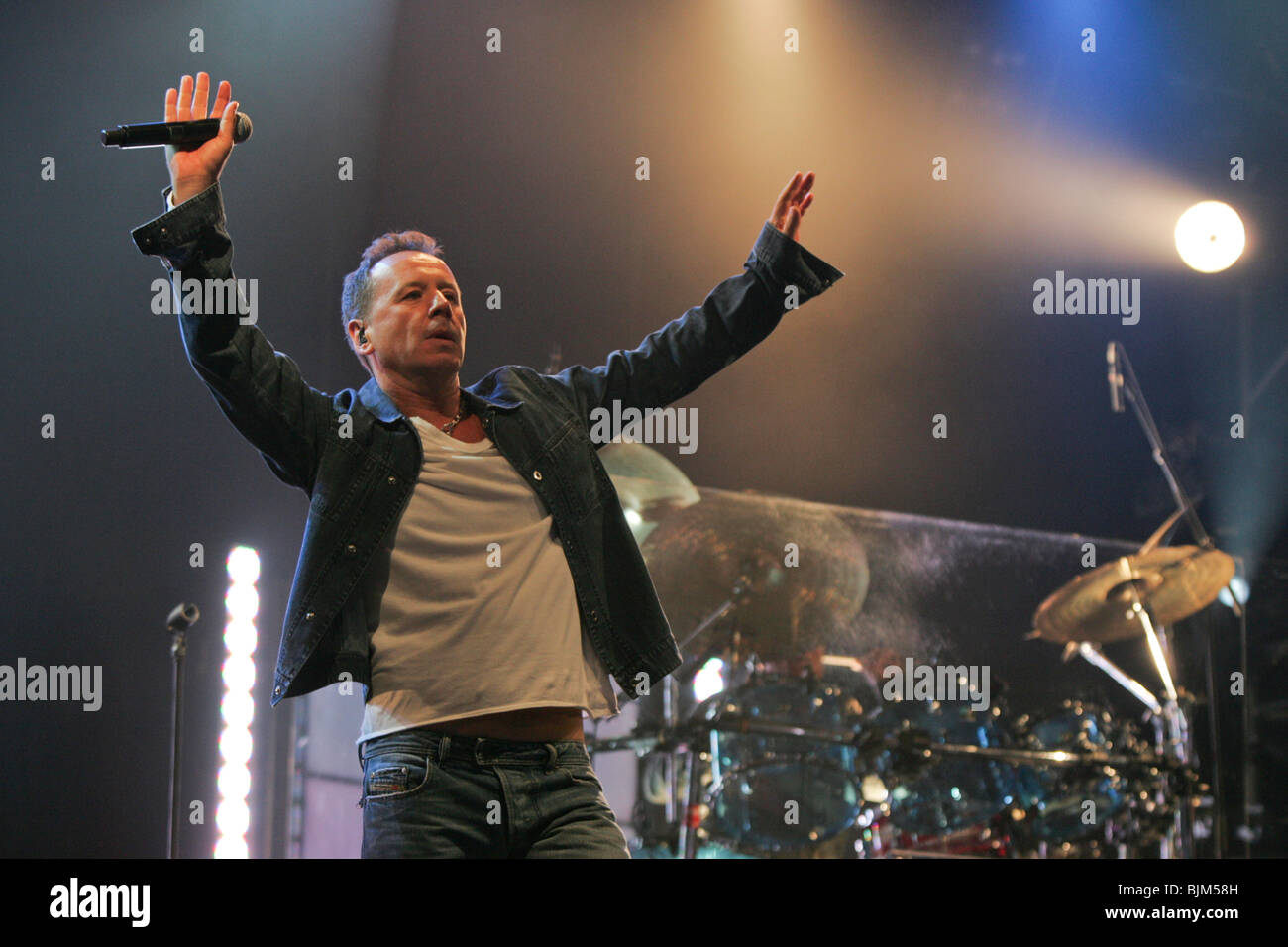 Jim kerr hi-res stock photography and images - Alamy