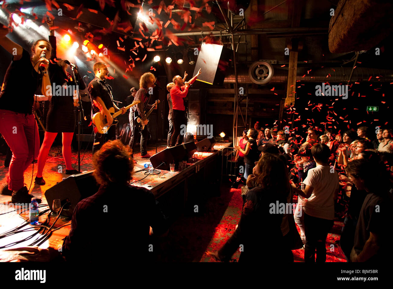 Indie pop band hi res stock photography and images Alamy