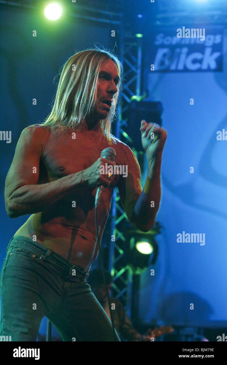 The American punk rock singer and musician Iggy Pop live at the Blue Balls  Festival in the Luzernersaal hall of the KKL venue i Stock Photo - Alamy