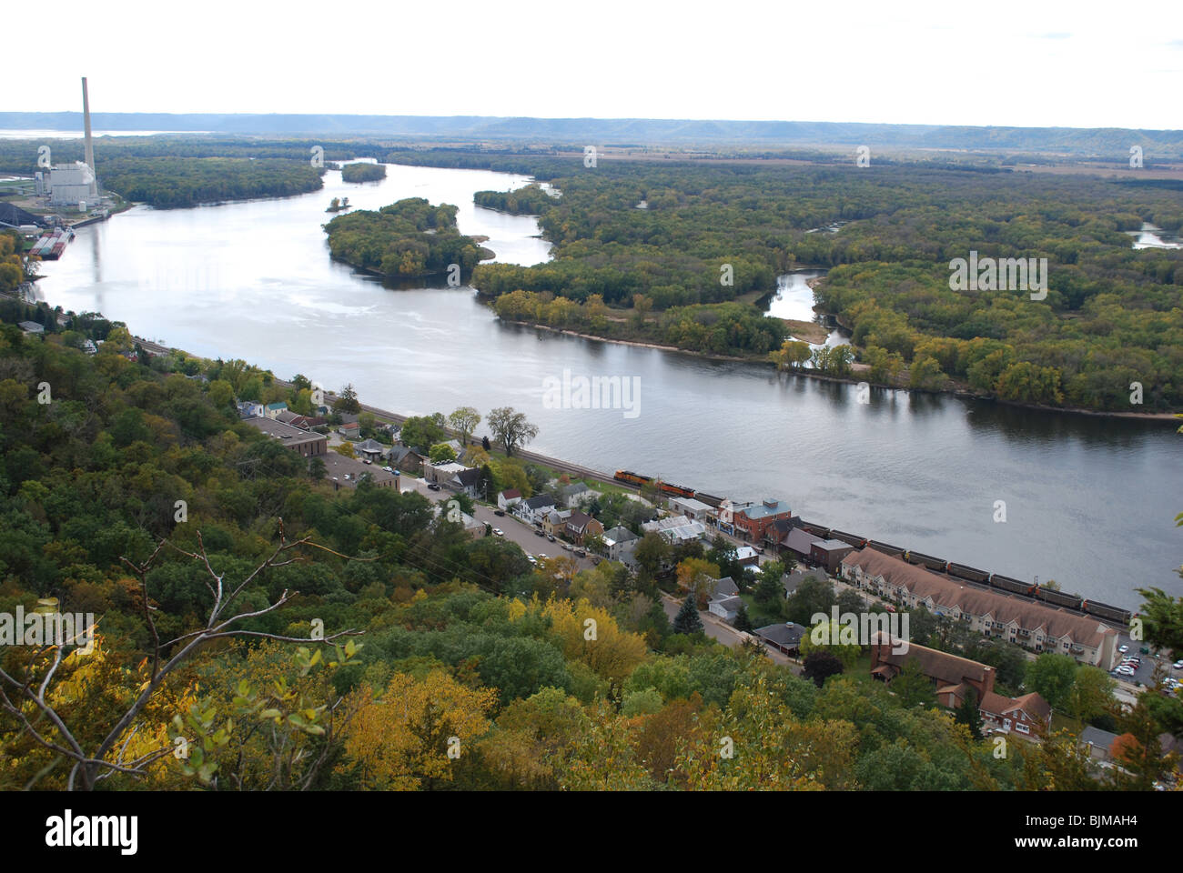 Overlooking the Mississippi River on a autumn day from Buena Vista park