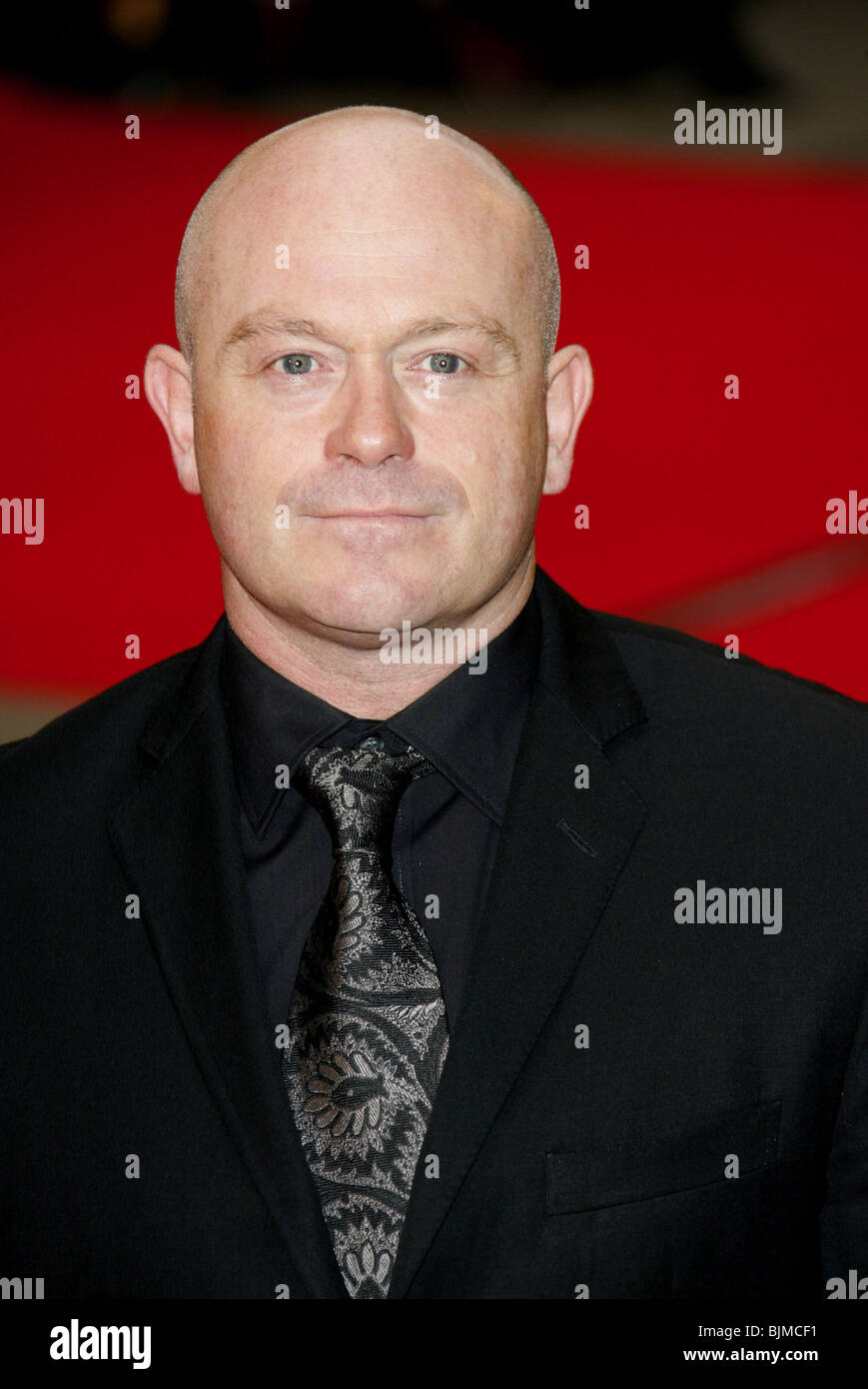 Actor ross kemp hi-res stock photography and images - Alamy