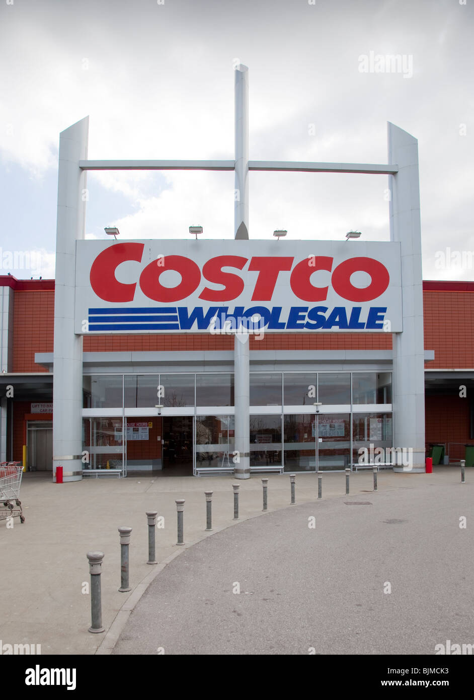 Directions To The Closest Costco Costco London Uk Stock Photo - Alamy