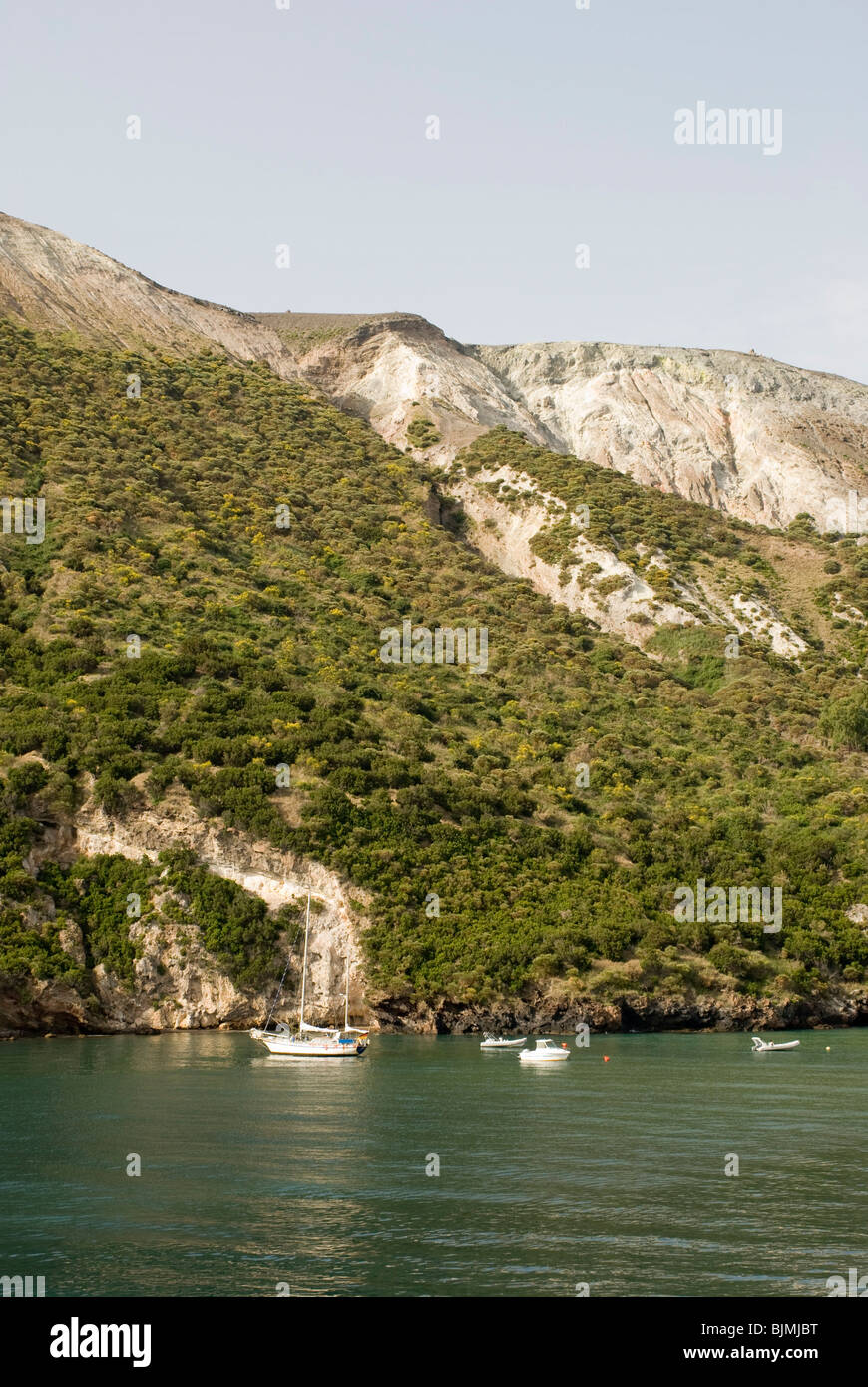 Italien, Sizilien, Liparische Inseln, Insel Vulcano mit Vulkanberg Gran Cratere | Italy, Sicily, Lipari Islands, Isle of Vulcano Stock Photo