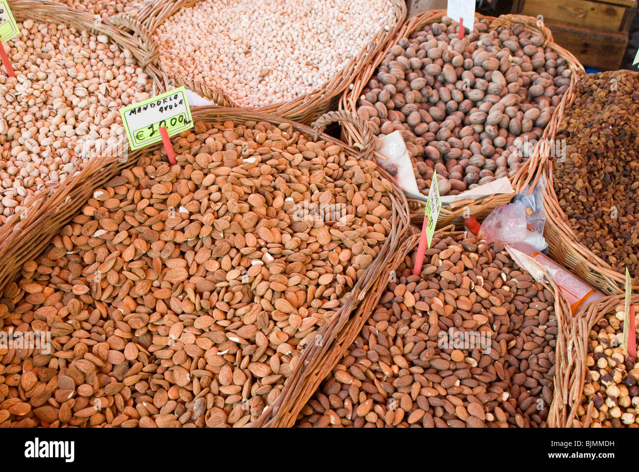 Italy, Sicily, Catania, market Fera o Luni on the Piazza Carlo Alberto,  baskets with almonds and nuts Stock Photo - Alamy