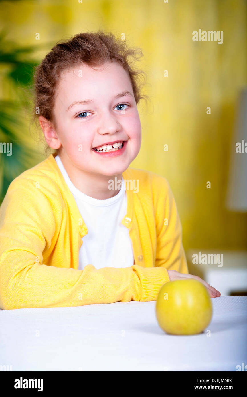 8 year old girl table apple hi-res stock photography and images - Alamy